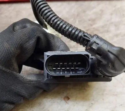 BMW 3 E90 E91 Glow plug pre-heat relay 7798000 0522120102 0004070514