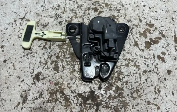 Dodge Challenger Tailgate/trunk/boot lock/catch/latch