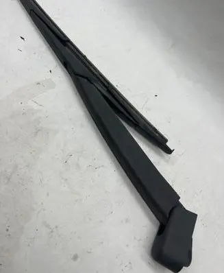 Nissan Qashqai+2 Rear wiper blade arm