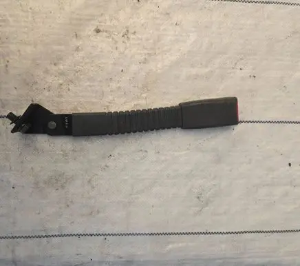 Mitsubishi Montero Rear seatbelt buckle Tk524