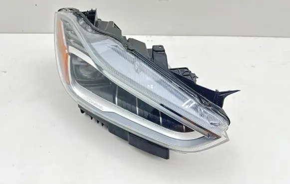 Maserati Ghibli Headlight/headlamp 670100986