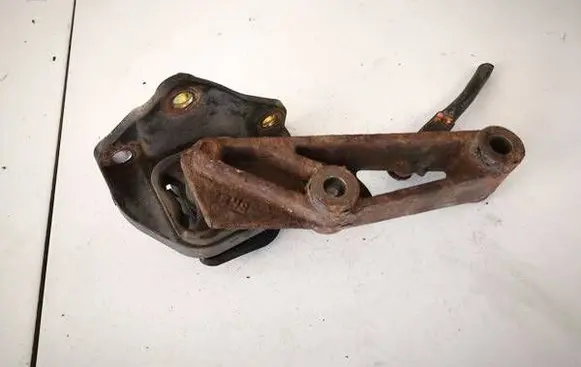 Honda Accord Engine mount bracket