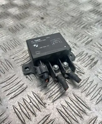 BMW X5 E70 Glow plug pre-heat relay 7661503