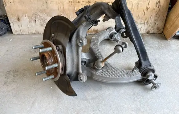Ram 1500 DT Front wheel hub spindle knuckle 68329807AA