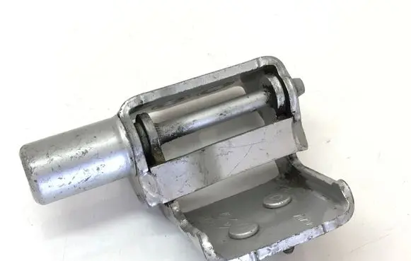 Renault Clio III Rear door lower hinge 864601