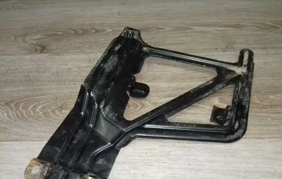 Battery bracket
