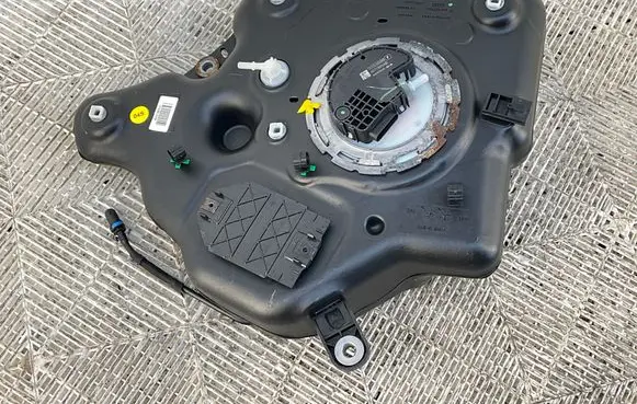 Audi A7 S7 4G AdBlue liquid reservoir 4G0131877K 4077801AE