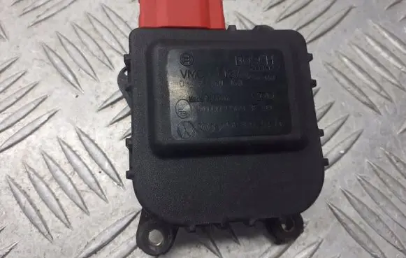 Volkswagen PASSAT B4 A/C air flow flap actuator/motor 6D1820511B