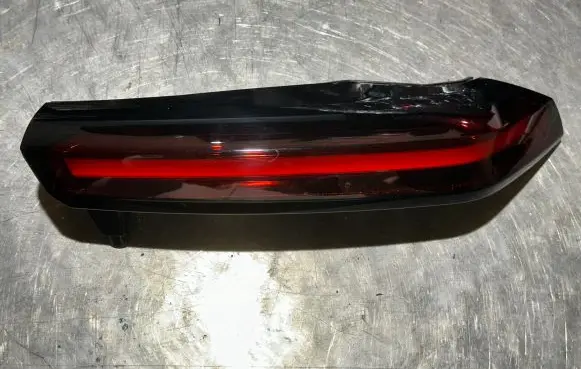 Citroen C4 III e-C4 Tailgate rear/tail lights 9831120580