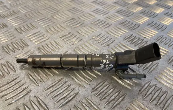 Mercedes-Benz GLC X253 C253 Fuel injector A6510702987