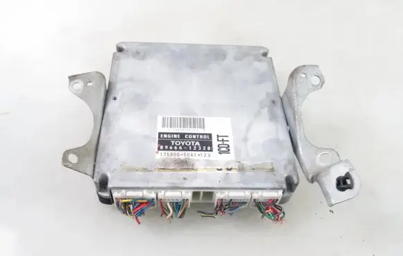 Toyota Corolla E110 Engine control unit/module 1758005041 8966612320