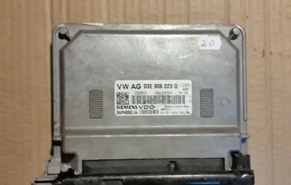 Skoda Fabia Mk2 (5J) Engine control unit/module 03E906023Q 5WP40853