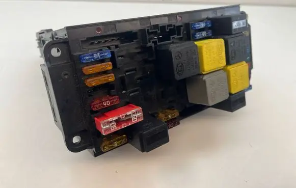 Mercedes-Benz C W203 Fuse box set 2095451401