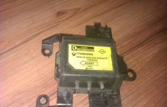 Renault 19 Airbag control unit/module 7700839009