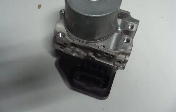 Toyota RAV 4 (XA40) ABS Pump 4454042302