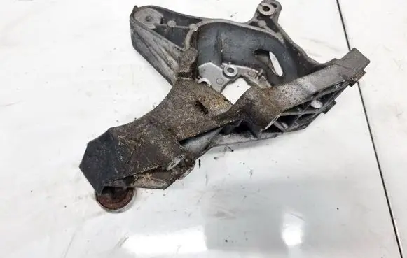 Renault Scenic I Engine mounting bracket 7700113574