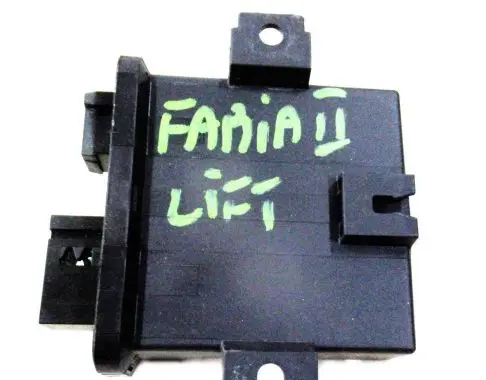 Skoda Fabia Mk2 (5J) Light module LCM 5J0907357B 5DF00904151