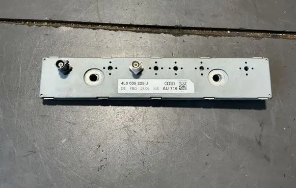 Audi Q7 4L Aerial antenna amplifier 4L0035225J 12070200 AU716