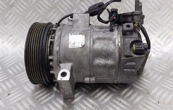Volvo XC40 Air conditioning (A/C) compressor (pump) 32260849