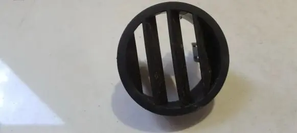 Toyota Avensis T250 Dash center air vent grill