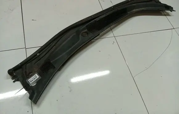Toyota Avensis Verso Wiper trim 