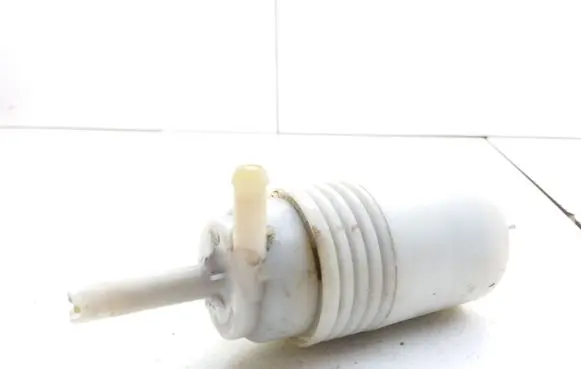 Mercedes-Benz E W210 Windscreen/windshield washer pump