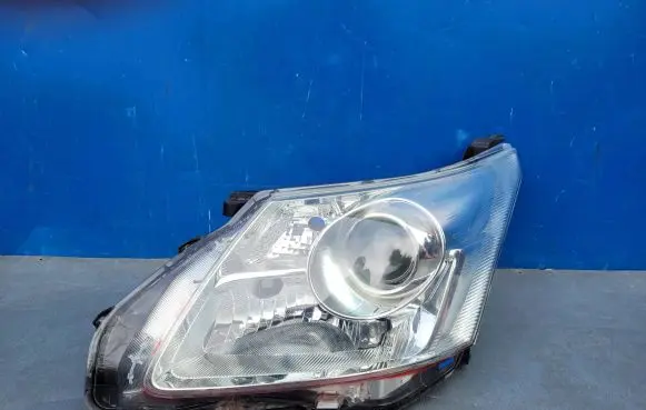 Toyota Avensis T270 Headlight/headlamp 0512 KOITO