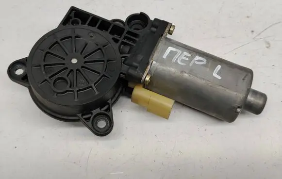 Ford Fiesta Front door window regulator motor 0130821938