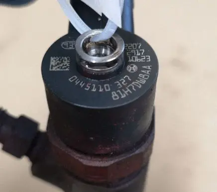 Opel Insignia A Fuel injector 0445110327