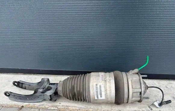 Porsche Cayenne (92A) Air suspension front shock absorber 7P5616404Q