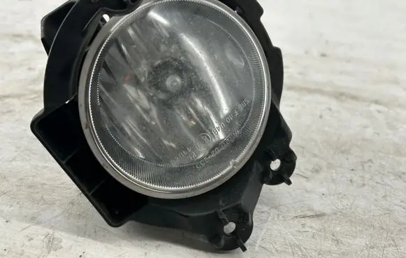 Toyota Avensis T270 Front fog light 90008490 8121002110