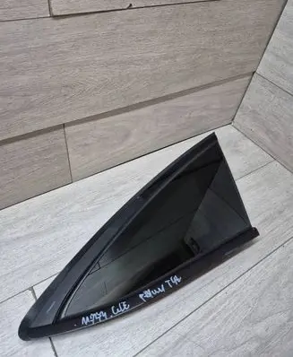 Mercedes-Benz GLE W167 Rear vent window glass A2926702200