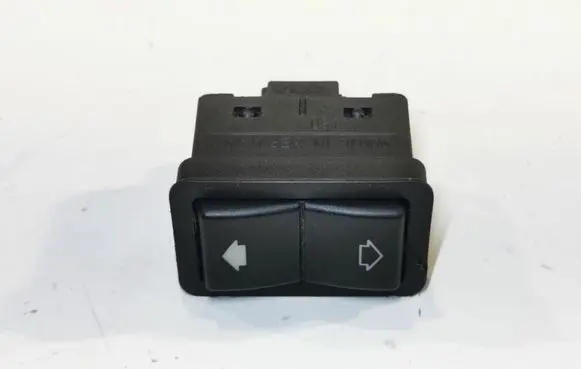 BMW 5 E39 Electric window control switch 8368974