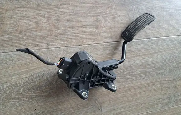 Toyota C-HR II Accelerator throttle pedal 78100F4042