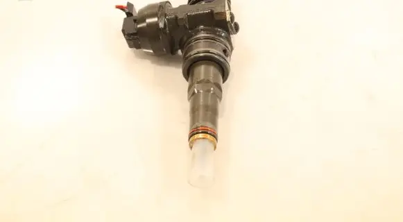 Volkswagen Golf V Fuel injector 0414720215