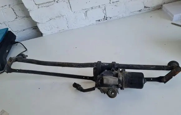 Front wiper linkage