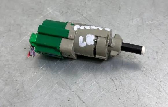 Citroen C4 SpaceTourer Brake pedal sensor switch 9818232480