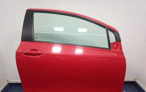 Toyota Yaris Front door 