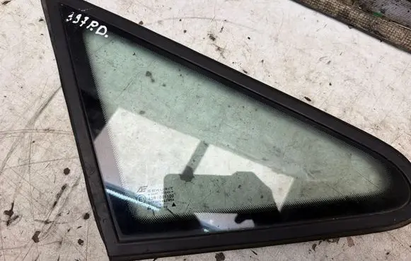 Volkswagen Sharan Front triangle window/glass DOT249AS2M24