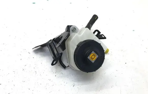 Honda ZR-V Brake fluid reservoir 