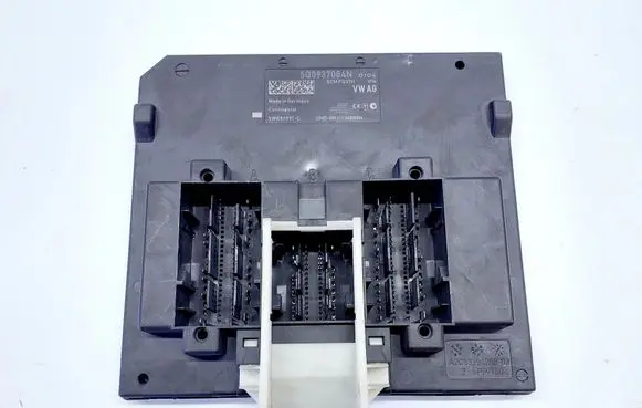 Volkswagen Golf VII Central body control module 5Q0937084N