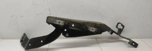 Fender mounting bracket