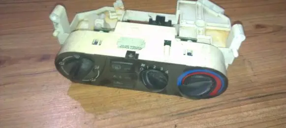 Nissan Almera Climate control unit