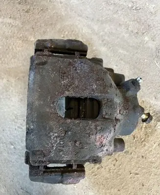 Toyota Avensis T220 Front brake caliper