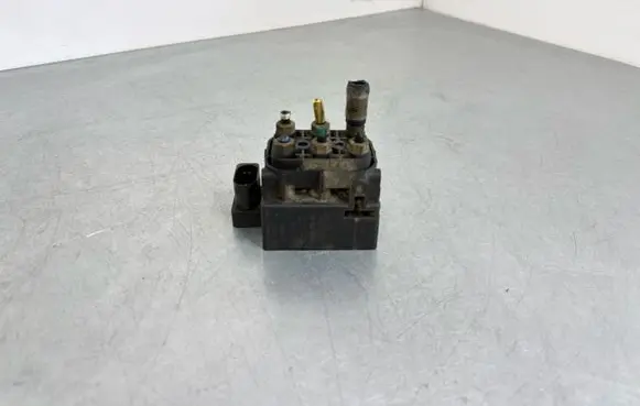 Jeep Grand Cherokee Air suspension valve block 15152400332