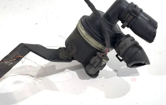 Volkswagen PASSAT B7 Oil filter mounting bracket 5N0965561A