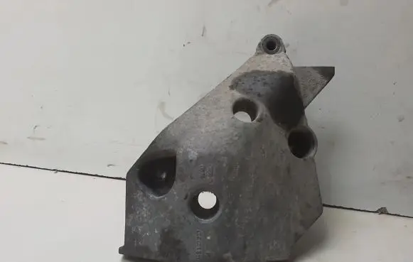 Volkswagen Polo Engine mounting bracket 045199207