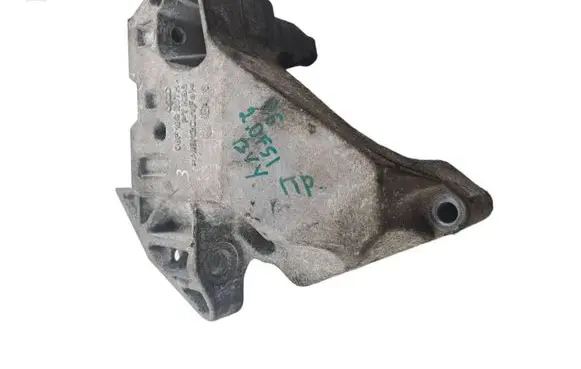 Volkswagen PASSAT B6 Engine mounting bracket 06F199207H