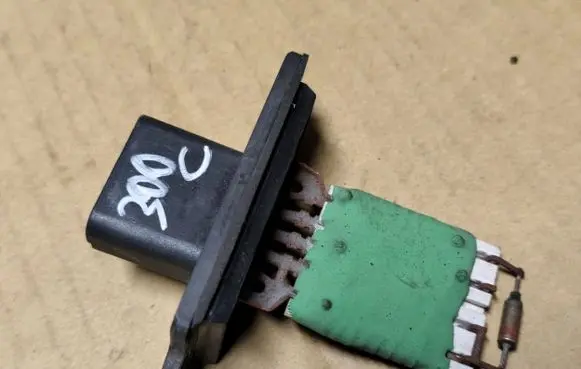 Chrysler 300 - 300C Heater blower motor/fan resistor 05061094AB