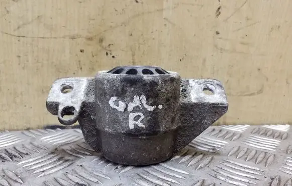 Audi Q5 SQ5 Front shock absorber mounting bracket 8K0513353E